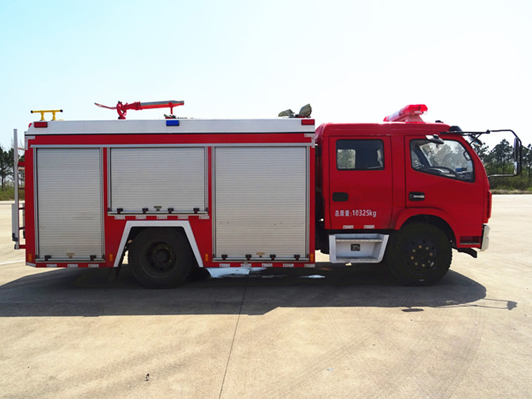 3.5噸東風(fēng)大多利卡泡沫消防車(chē)