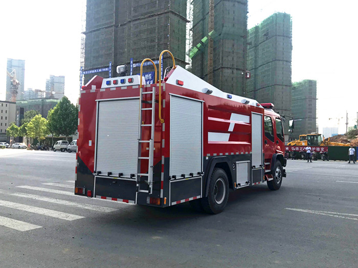 8噸五十鈴FVR泡沫消防車(chē)